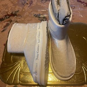 White Juicy Couture rain boots with faux fur.